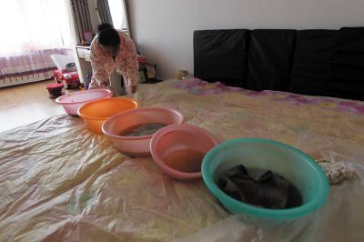 大城楼上漏水，住户失联，小区没物管，业主维权难！律师来支招……